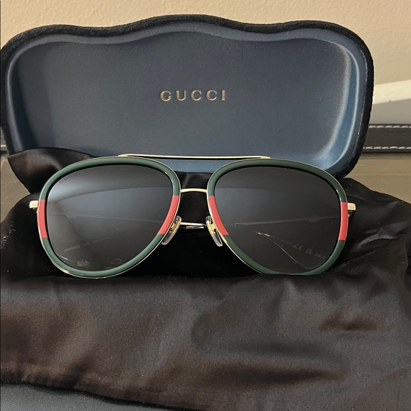 Gucci Aviator Sunglasses with Green and Red Highlights - Picture 1 of 4